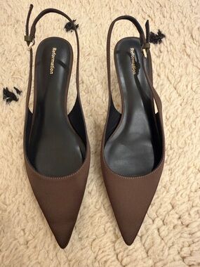 Reformation Wrenley Slingback, 8 / olive green satin